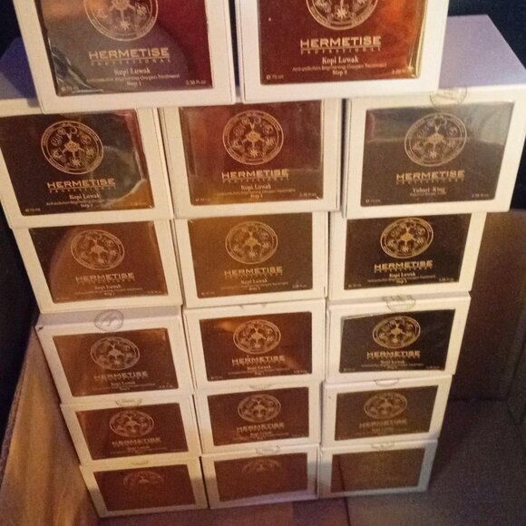 Manny different face creams - Picture 4 of 13